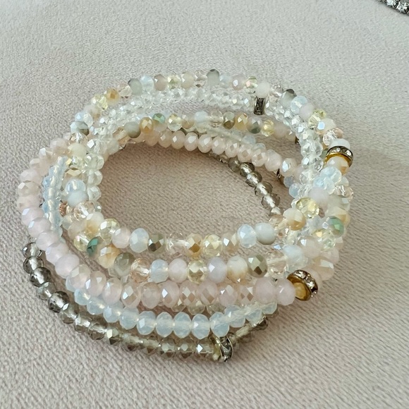 Fashion bracelets. - Picture 3 of 5